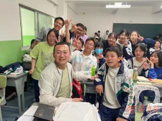 雪山下的讲台：陕师大“红烛”扎根雪域十余载