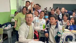 雪山下的讲台:陕师大“红烛”扎根雪域十余载