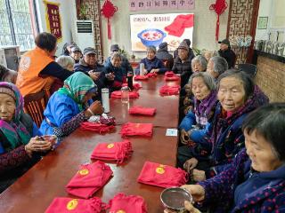 莲韵社区开展“情暖腊八，粥香围爱”主题活动