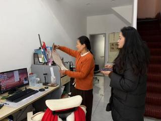 济宁市任城区阜桥街道枣店阁社区：走访新铺强服务 消防排查筑防线