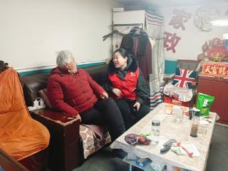 济宁市任城区李营街道培文社区：寒冬走访暖人心 网格服务显温情
