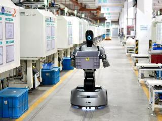 浙江温州：人形机器人上岗忙 乐清制造添“智”劲