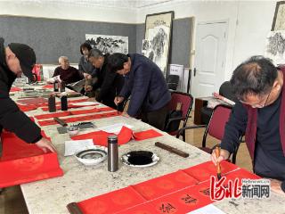秦皇岛市北戴河区西山街道举办写春联活动