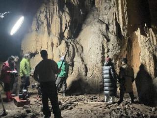 北京电影学院《山火》剧组到普定县莲花古洞取景拍摄