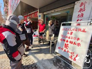 大皖正能量 | 寒冬里的暖意 蚌埠“红色茶馆”为户外劳动者递上红糖姜茶