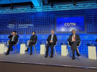 京东达沃斯公布数据：“AI”搜索量去年激增超百倍，AI消费迎来“爆发元年”