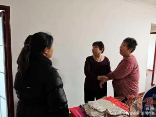 风雪无阻暖人心！东关南街街道互助社区入户走访孤寡老人