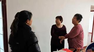 风雪无阻暖人心!东关南街街道互助社区入户走访孤寡老人