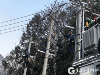 南方电网兴义普安供电局成功安装首台10千伏融冰变压器 为冬季电力保供再添“利器”