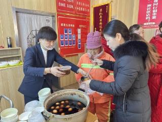 济宁市任城区仙营街道秦庄社区：腊八粥香暖人心 致敬城市守护人
