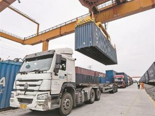 国产好物高效出海 去年厦门港海铁联运集装箱吞吐量同比增长26.27%