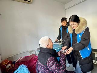 济宁市任城区南张街道悦心社区开展“浓情腊八，粥暖亲长”志愿服务活动