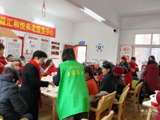 一碗热粥一份情 暖意融融乐邻里