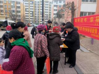 徐家楼街道惠民社区开展免费送腊八粥活动