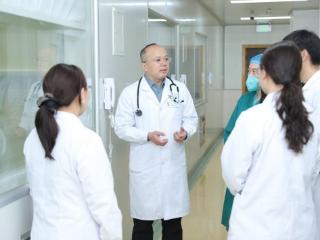 多地血液调配支援筑牢生命防线 烟台毓璜顶医院高龄高风险干细胞移植成功