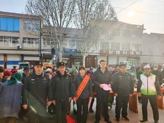 济南市莱芜区羊里街道多部门联合开展防电信诈骗与垃圾分类“家门口”宣传活动