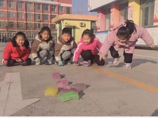东营市利津县北宋镇中心幼儿园大二班开展玩转彩冰游戏