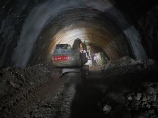 瑞梅铁路迳山隧道顺利贯通