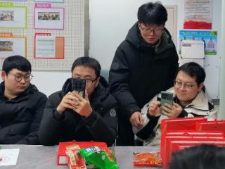 阳浦路社区：方寸镜头藏美好，邻里共学手机拍