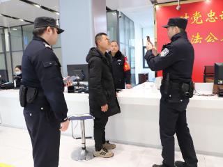 窗口“隐形抓捕”！宜昌车管所机智锁定逃犯