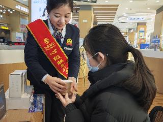 山东移动聊城开发区分公司寒潮送温暖 移动心级伴