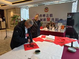 委员身边的“书香味儿”