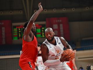 NBL常规赛：合肥狂风队赢得同城德比