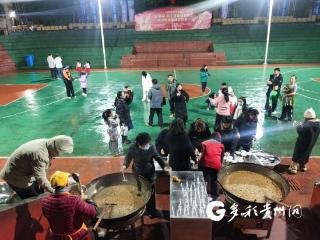 册亨开展腊八送温暖活动