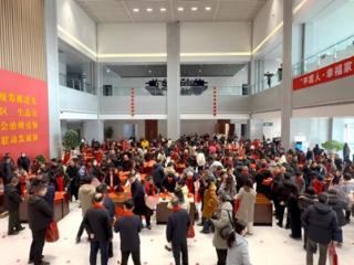 青岛平度：书法迎春到 墨香暖万家 “平度人·幸福家”百人送万福活动启动