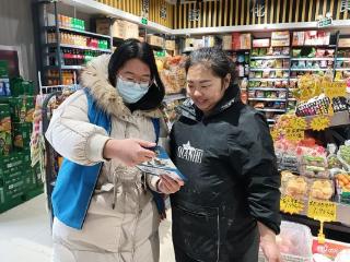 济宁市任城区南张街道悦来社区开展“安全意识在心，共筑反诈防线”宣传活动