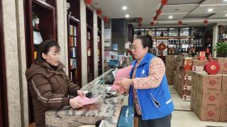 济宁市任城区仙营街道东红庙社区开展“反诈宣传进商铺 筑牢商户‘安全墙’”志愿服务活动