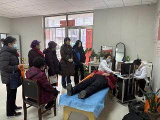 济宁市任城区南张街道悦诚社区开展“关爱夕阳红，心脑健康行”公益义诊活动