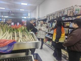 济宁市任城区金城街道西红庙社区开展“优化营商环境，走访商户”活动