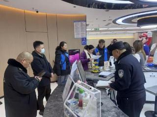 济宁市任城区阜桥街道菜市社区开展万达片区治安巡防巡查专项行动