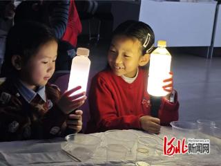 秦皇岛市北戴河区图书馆：返家乡大学生志愿者开讲趣味实验课