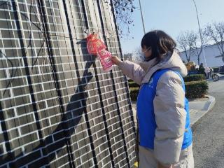 济宁市任城区南张街道宋北村开展“清除小广告，共建美家园 ”宣传活动