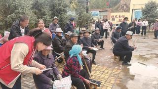 从“到村”变为“驻村”