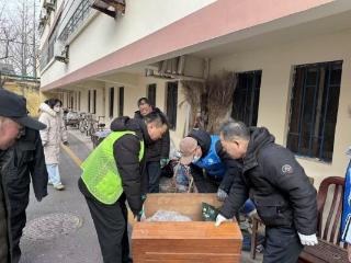 济宁市任城区阜桥街道后铺社区开展“新春大扫除，家园焕新颜”志愿服务活动