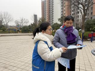 济宁市任城区南张街道悦心社区开展“提高防骗能力，警惕养老诈骗”宣传活动