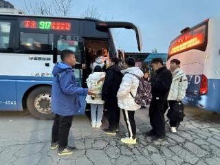 917路客流增加 暖心服务保畅通