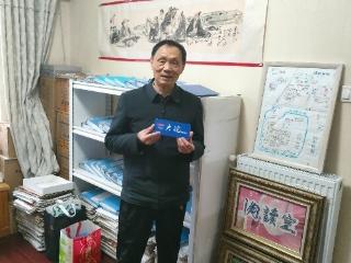 留住“合肥记忆”的老人47年坚持收集， 精心布置阅读室打造资料库