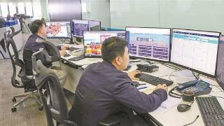 集装箱卡车“混行”井然有序厦门港海润码头上线水平运输智能调度系统
