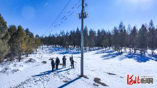 新春走基层｜零下30℃，踏雪巡线塞罕坝