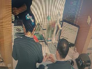 农行肥城桃都支行：一个午休时间清点6116张残破零钞