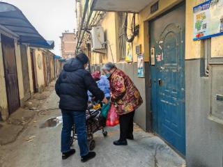 济宁市任城区阜桥街道枣店阁社区开展“网格巡查暖人心 贴心帮扶显担当”活动