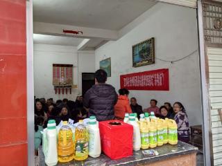 民俗庖汤融暖意 服务惠民强联结—贵州银行镇远支行积极开展新年开门营销宣传活动