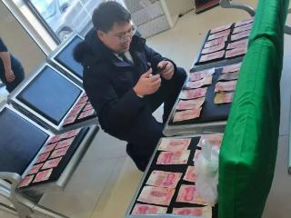 威宁农信联社哲觉信用社：残币兑换见真情 农信温度暖民心