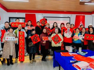 上饶农商银行举办“小福迎新春 墨香暖社区”春联主题活动