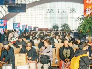 满载牵挂踏上归途 厦门铁路航空水运交通迎来客流小高峰
