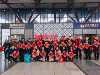 苏州尹山湖美术馆八年温情坚守，“笔墨传福”暖万千春运归途